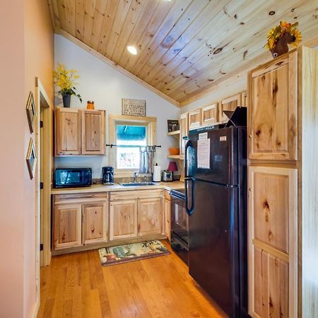 Superb Bryson City Studio Cabin With Hot Tub And Patio! Экстерьер фото