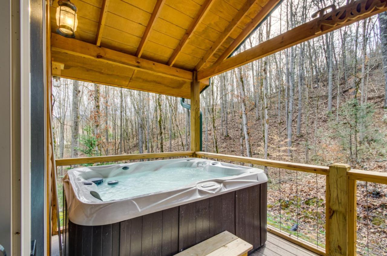 Superb Bryson City Studio Cabin With Hot Tub And Patio! Экстерьер фото