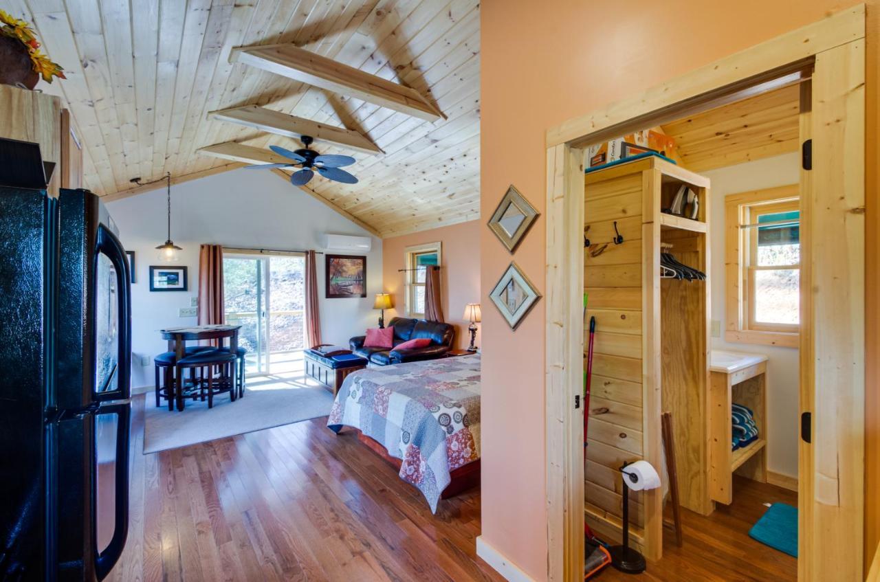 Superb Bryson City Studio Cabin With Hot Tub And Patio! Экстерьер фото