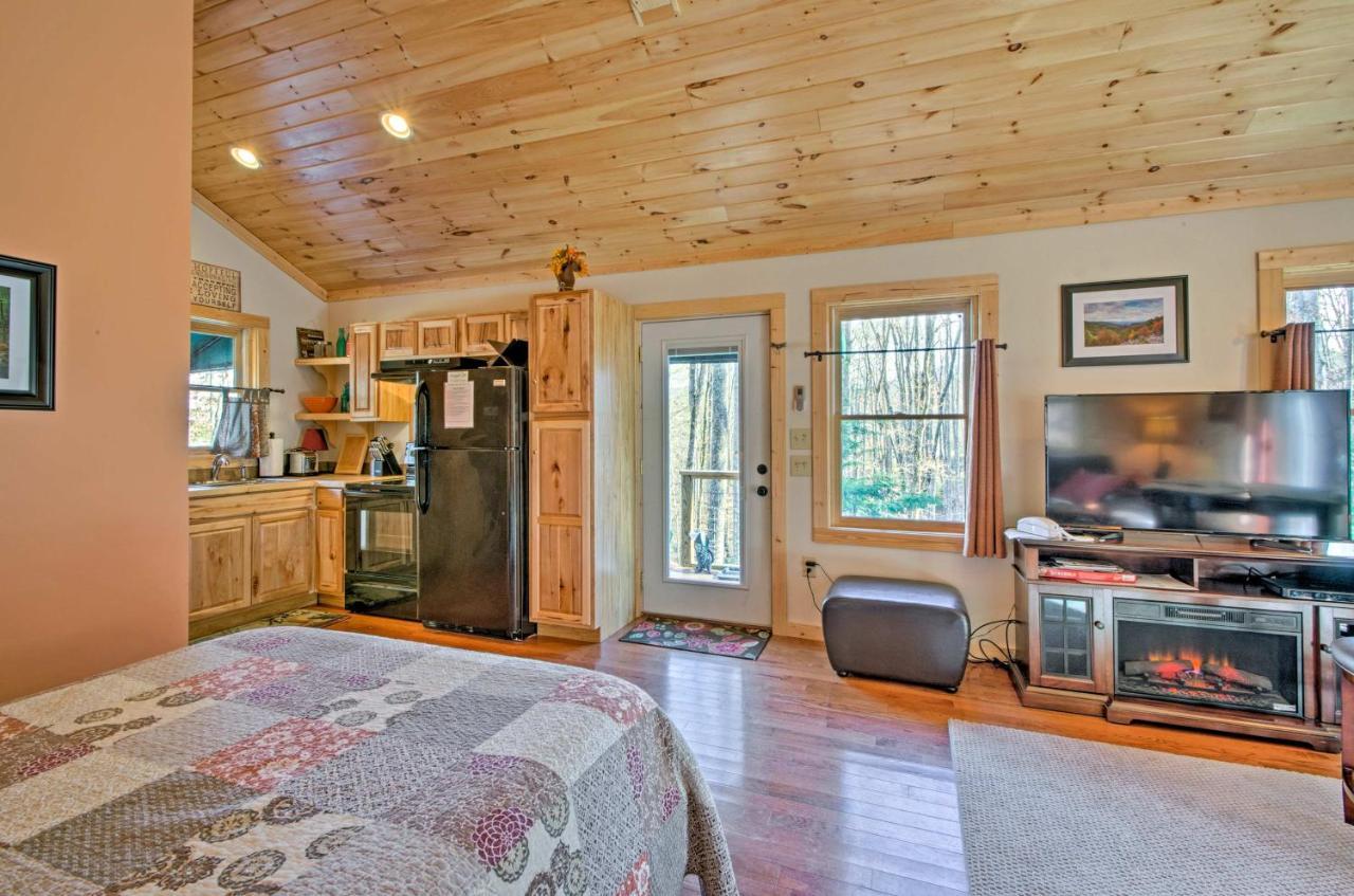 Superb Bryson City Studio Cabin With Hot Tub And Patio! Экстерьер фото