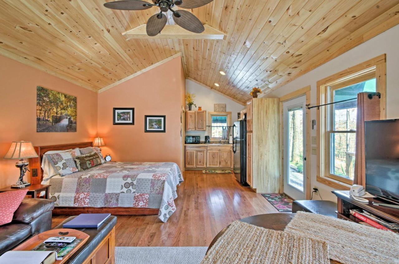 Superb Bryson City Studio Cabin With Hot Tub And Patio! Экстерьер фото